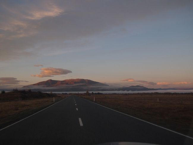 5/7朝　マウントクックよりクイーンズタウンに向けてレンタカーで出発