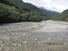 こちらが湯檜曽川。

最高の眺めだね。

流れが清い
