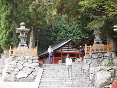 10：50　鎮神社
宿場町を見守るように建っています、前に参拝した記憶がほとんどありません。

創建は1150年頃、中原兼遠（木曽義仲の乳母父で巴御前の父）が現在の鳥居峠に建立しました。
1582年に木曽氏と武田氏の戦火で焼失し、奈良井義高によって現在地に遍座されます。