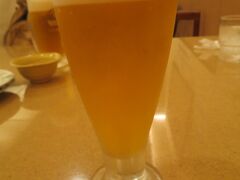 小松空港でレンタカーを返却。小松空港２階にあるレストランエアポートへ
早速ビールを飲みに行きました。