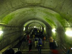 土合駅の下り線ホームは地下深くにあり、４８６段の階段を上らなければなりません。
日本一のモグラ駅と言われている様です。