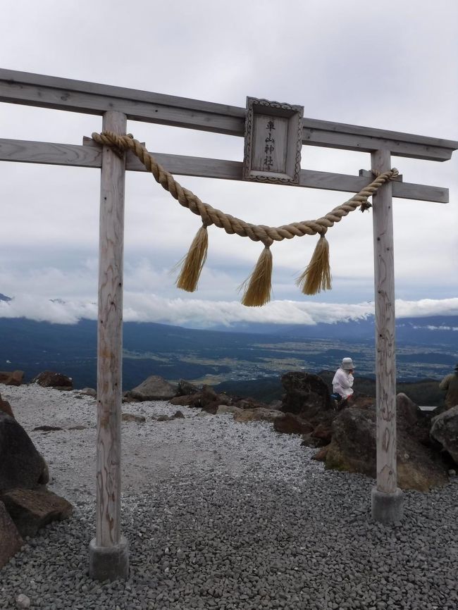 車山頂上近くにある鳥居。