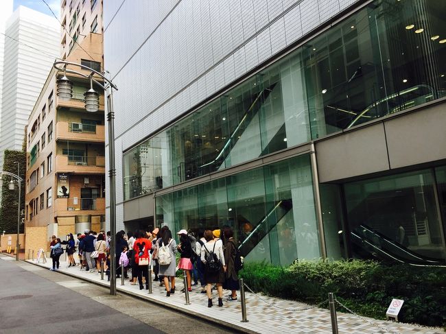 そして１２時過ぎにはこのような行列になっていたので、<br />早く行って良かったわぁ＼(^o^)／<br /><br />で、ココで姪っ子にまたダメだしするおばちゃん(笑)<br />「早く来なかったらこうなってたんやで」って<br />もう一度言っておきました(笑)