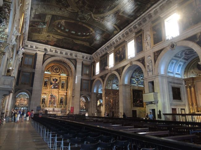 途中のサン・ロケ教会内部。