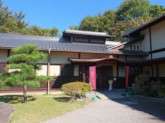 上田駅からタクシーに乗って２０分ほどで真田氏歴史館へ。