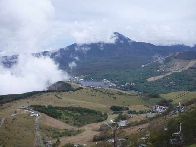 白樺湖を見ながら車山肩駐車場に戻る。<br /><br />湿原を通る道が足元の土がグジャグジャで、靴は泥だらけ、パンツの裾にも泥が飛び、悲鳴。