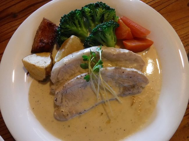 白樺湖畔近くの「ｶﾝﾄﾘｰｸｯｸﾊｳｽ ﾎﾟﾃﾄ」さんで、食事。<br />がっつりお肉をいただく。<br /><br />この後すずらんの湯で、温まり、帰宅。