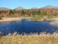 睡蓮沼。

奥の田代湿原方面の紅葉が素晴らしく、この後の楽しみを掻き立てます。