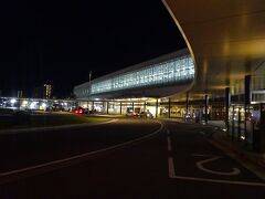 前日に空席が1席だけ発生して予約できた夜行バスで富山駅に到着。