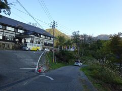 バス停の場所が分からず、雨飾荘で教えてもらいました。