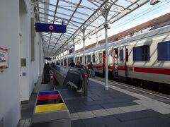 Salzburg,Austria

Salzburg Hauptbahnhof
ザルツブルク中央駅

2時間で到着。ミュンヘン-ザルツブルク間は頻繁に電車が出ていた