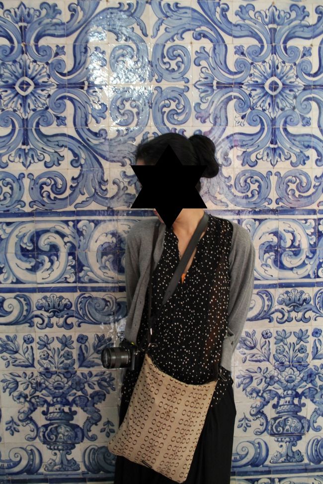 一面のアズレージョ前で、どうにか洒落て撮影したかったが無理だった･･･