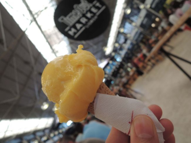 締めに、ミニコーンのジェラート（バナナ）　1.6ユーロ（約￥180）<br />