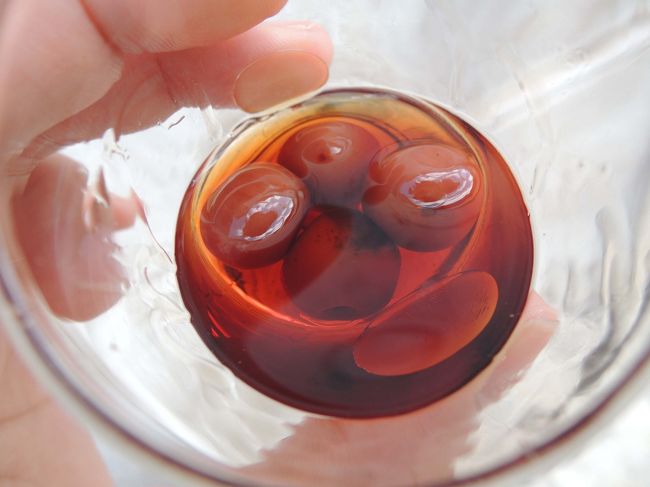 見て下さい！<br />ジンジーニャの澄んだ赤色とサクランボ、可愛いでしょう！