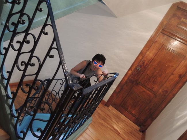 夕方近くなって、一旦アパートに戻り、お昼寝タイムにすることに…。<br /><br />それにしても、５階までの階段は、しんど～い！<br />５階ですが、ヨーロッパ式の５階なので、１階は０階となり、<br />つまり実質、６階です！<br /><br />つ・つ・つらすぎィィィイイイ～！