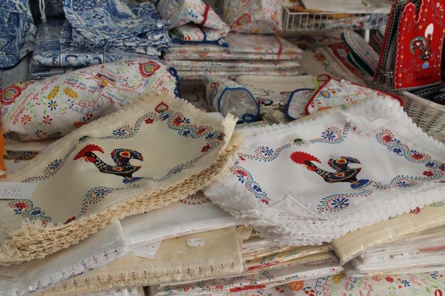 お土産屋も買わずとも見ているだけでも楽しい。<br /><br />