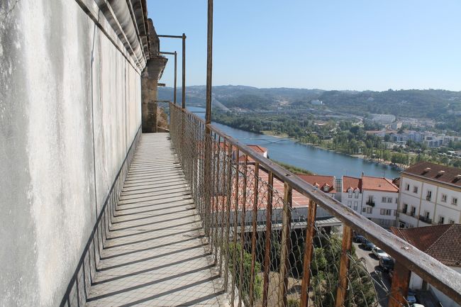 この外へ出る道は非常に細いので確かMAX１５人の人数制限がある。