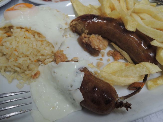 「２度目のリスボン」娘のオーダーがこちら、<br />自家製ソーセージ、ポテトとピラフが添えてあります。<br />これも、このお店の人気メニュー！<br /><br />味見させてもらいましたが、<br />シニアにはちょっと無理～、<br />こってりした味で、ボリューム感がかなりあります。