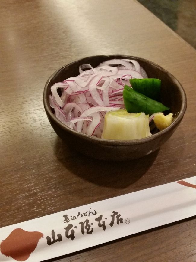 名古屋グルメもいろいろ食べました。<br /><br />まずは山本屋本店の味噌煮込みうどん<br /><br />お漬物は食べ放題です