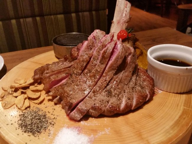 ビールともうひとつの名物？<br />トマホークというお肉も楽しみました。