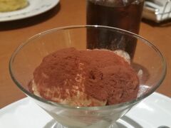 ある日はラシックでお茶しました。

ティラミス＋ドリンクで600円くらいと
リーズナブルでした。