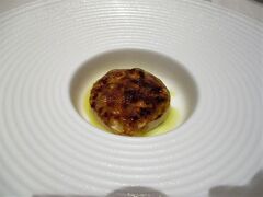 そしてメインのミクニナゴヤさんへ。

コース名は「レクラ」

お口取りはフォワグラのパテ
凍っていたのかと思うほど冷たくてシャリシャリしつつ、
まろやかな風味。
新鮮でした。