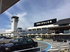 レンタカーを借ります。

フィットです。

大阪メンバーを待ちます。
その間に撮った、熊本空港。