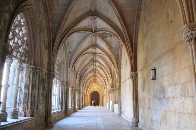 １５世紀に造られたゴシック様式の回廊。