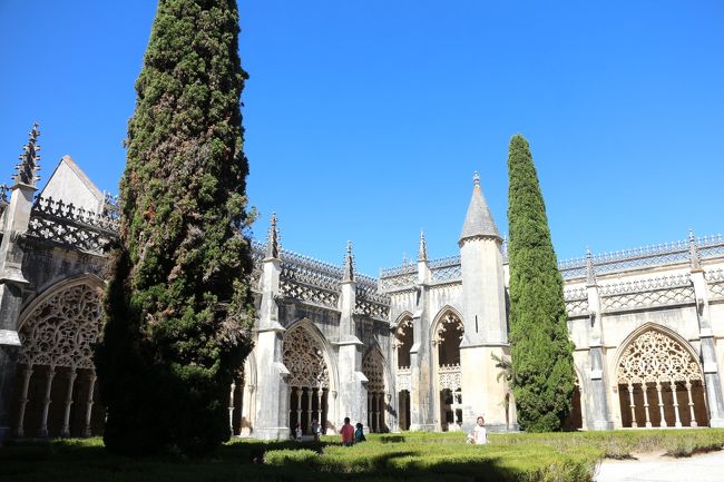 回廊内の中庭。