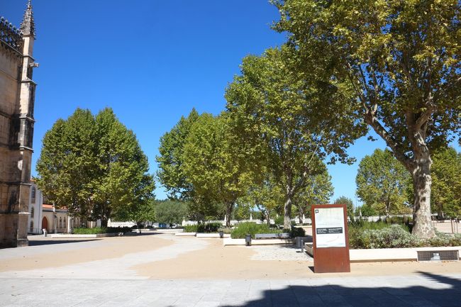 この国で幾度となく飲み物を購入したが、その際必ずストローをつけてくれた。友人はどんだけ飲み口が汚いのか？などと言っていたが、言わなくてもくれたのには地味ながらありがたかった。少なくとも私が今まで行った国で、そういった事はこちらが言わない限りあまりなかったと記憶している。<br /><br />続いての街コインブラへ向けて出発である。