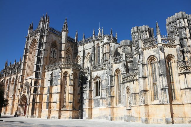 なんとか全景を撮ろうと試みるもなかなか難しい。