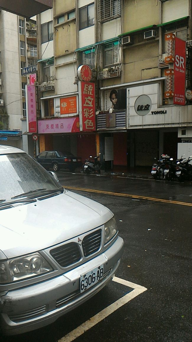 時間が早めのせいもあるけど、どこも閉まってます…<br />