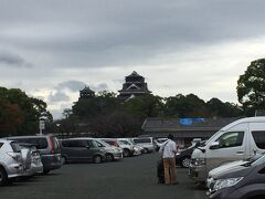 さて、レンタカーで熊本城へ。
