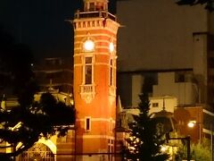 「ジャックの塔」はクルーズ後に撮ったので夜景ですが、赤レンガ造りの時計塔が異国のようでステキです。

館内もステンドグラスがキレイなんですよ～（＾＾）

