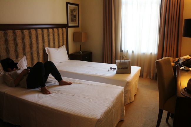 この後、とりあえず夕飯を食べてから夜の運河周辺を散策に行く予定であった･･･。がしかし、満腹になった我々。１時間だけ仮眠し２０時に起きようと横になったが最後、アラームも無意識のうちに止めてしまったようで起きたのは夜中の３時過ぎであった。