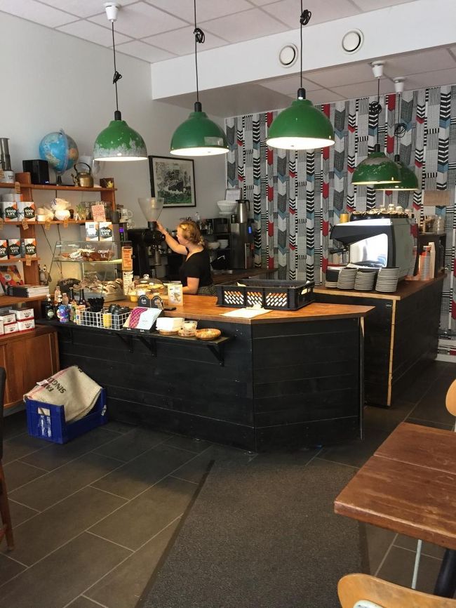 グッドライフコーヒー店内。<br />メニューは基本的にドリンクのみ。<br />朝行くと、地元のベーカリーのパンやサンドイッチが食べられます。