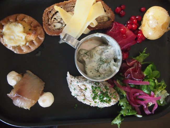 こちらは前菜盛り合わせ。<br />ワインを飲んでくださいと言わんばかりの・・・ｗ