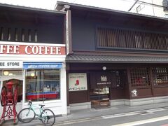 さてこうなったらどこで食べる・・・錦市場は混みすぎなので、堺町通りから三条通りに抜けることにした。イノダコーヒー本店は夕食って感じではないなあ・・・・
