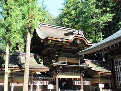 下社には春宮と秋宮があります。
季節ごとに御霊代が遷座する日本でも珍しい神事がおこなわれます。
幣拝殿は重要文化財に指定されています。
