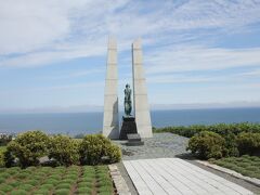 樺太島民慰霊碑　氷雪の門

http://www.city.wakkanai.hokkaido.jp/kanko/midokoro/spot/hyousetunomon.html