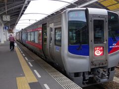 高松駅より、特急うずしおで徳島駅に到着!　1時間10分ほどの移動でした。