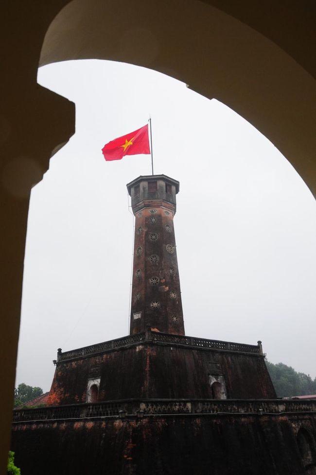 国旗掲揚塔に金星紅旗