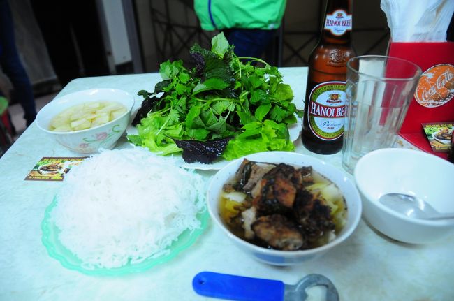 ビールとブンチャーで80,000VND。<br />意外だったのがスープが冷たかったこと。<br />ずっと暖かいと思い込んでいました。<br />結構量は多いです。