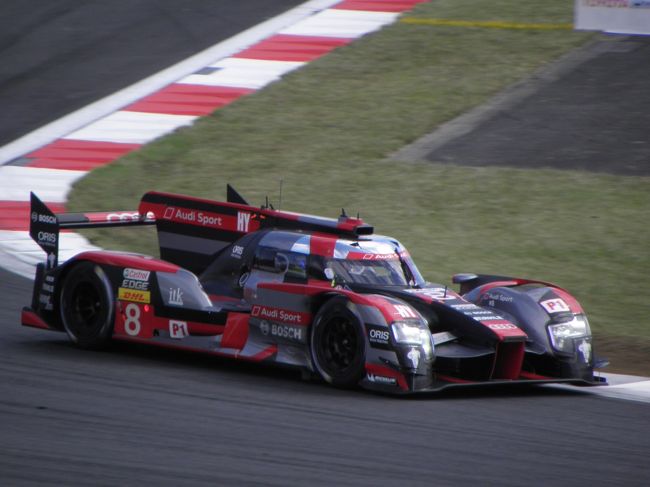 総合トップを走るアウディ８号車。