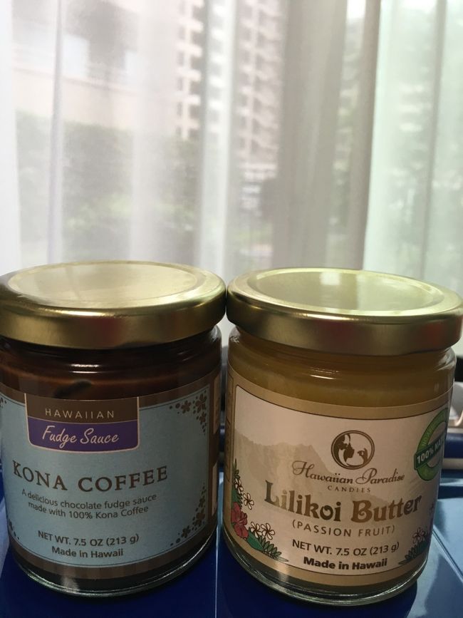 ・ジャムなどの瓶は機内持ち込みはできないので、貨物室に預けましょう～！<br /><br />…当初、クッキーやビン類などのこわれ物を一つのバッグにまとめて「ワレモノ注意」の取り扱いで貨物室に預けるつもりでした。<br />ＪＡＬカウンターでバッグの内容を聞かれた際にクッキーと答えたら、「ワレモノでも他の荷物と一緒に取り扱われるので、手荷物にされた方が良いのでは？」とのこと。<br />それならばと手荷物にしたら、出国手続き後にカウンターへ戻されるという…(T . T)<br />カウンターで事情を話すと、「ワレモノはスーツケースなどとは一緒にせず、大切にお取り扱いさせていただきます」との言葉をいただきました。<br />結局クッキーも一緒に貨物室に入れられちゃいましたが、全然大丈夫だったので、次回からは最初から預けます！！