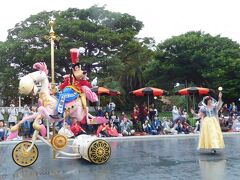 １３：４５

さて、久々にランドでハピネス・イズ・ヒアを観ます♪

夏の間はシーのクリスタルウィッシュジャーニーと時間がかぶっていて観れなかったので新鮮です。