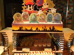 １３：２０

ちょっと早いですがミラコスタのオチェーアノにやって来ました。

ハロウィンのブッフェを頂きます（^人^）