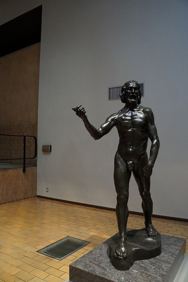 1時間30分ほどで常設展に移りました。世界遺産に登録されてからは初めての見学です。最初はロダンの彫刻群がお出迎えです。