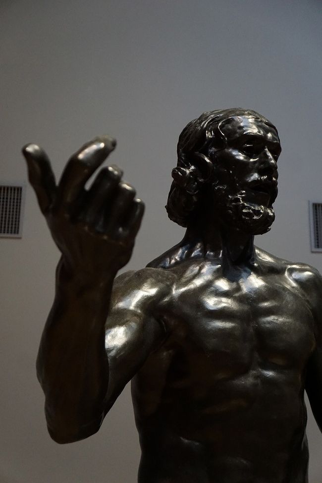 ロダンの「説教する洗礼者ヨハネ」同じ作品はパリのロダン美術館とロンドンのヴィクトリア＆アルバート博物館でも観ていますが、個人的には屋外に置かれた大原美術館の入口左に置かれたものが好きです。<br />ヴィクトリア＆アルバート博物館<br />http://4travel.jp/travelogue/11049004<br />大原美術館<br />http://4travel.jp/travelogue/11073672