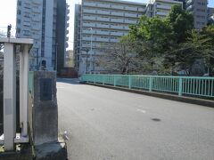 面影橋

面影橋（おもかげばし）は、東京都を流れる神田川に架かる橋である。
面影橋停留場 そばにある単純なコンクリート橋だが、太田道灌の逸話にある山吹の里の地とされ、 江戸時代・明治時代には名所のひとつであった。